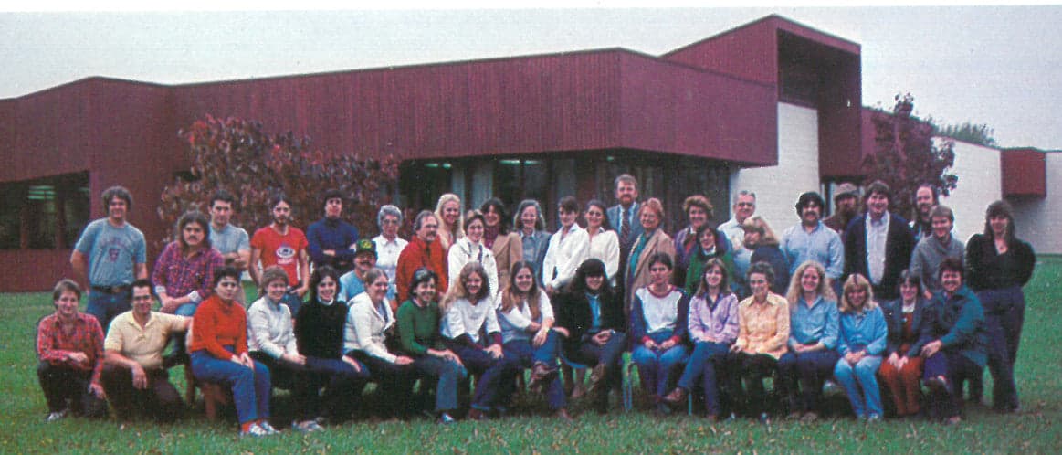 Hodges family and employees in front of Schoolhouse Lane, Portsmouth, RI, 1985